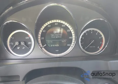 2011 Mercedes-Benz C 300 Luxury/Sport z USA, uszkodzony, nr VIN WDDGF5EB3BA433786